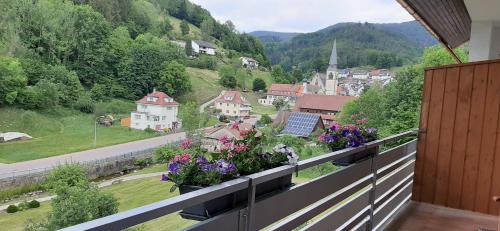 Bad Peterstal-Griesbach Apartment | Experience Serenity at Steepleview House, Renchtalblick Apartment