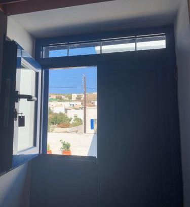 Kimolos House | Discover Stefanoula's House: Family & Pet-Friendly Retreat
