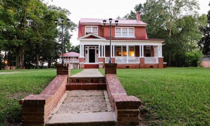 Tuskegee House | Experience Comfort at Stegall Manor Estates with Great Amenities