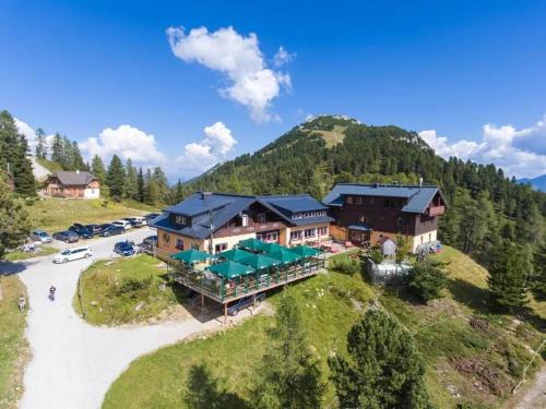 Aich Hotel | Explore Steinerhaus Berggasthof: Family-Friendly Retreat