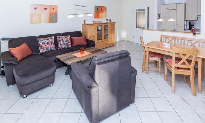 Duhnen Apartment | Oceanfront Steinmarner Stadtvilla with Child-Friendly Perks