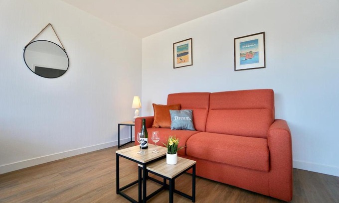 Larmor-Plage Apartment | Stella Maris: Oceanfront Retreat with Private Parking & Terrace