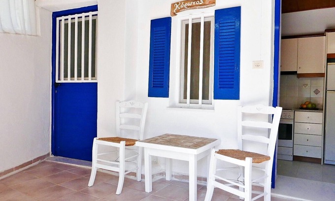 Koronos House | Cozy Stella's Home in Koronos, Naxos with Breakfast Included