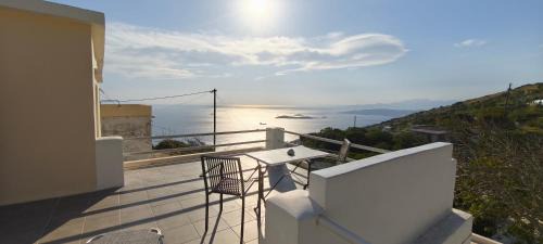 Kato Aprovatou Apartment | Stella's House: Oceanfront Escape with Pet-Friendly Perks