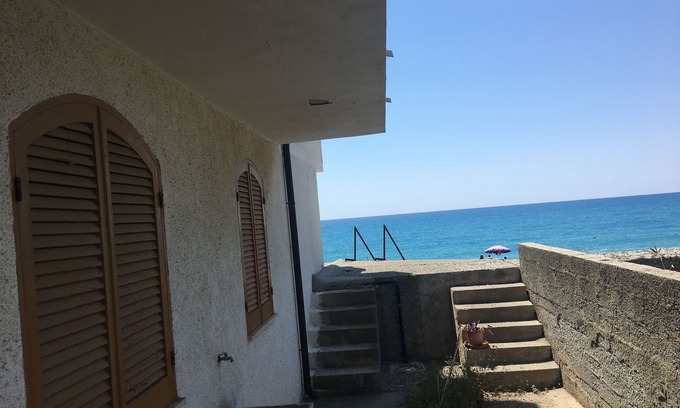 Annunziata Apartment | StellaD'Aurora Waterview: Family-Friendly Retreat Awaits