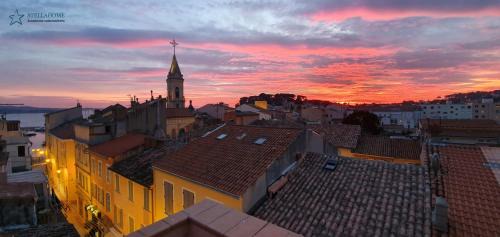 Sanary-sur-Mer Apartment | StellaHome - Sur Les Toits: Family-Friendly Retreat with Top Ratings
