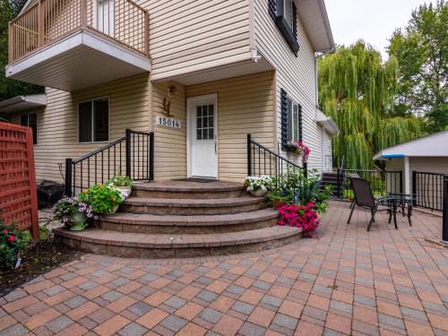 Okanagan-Similkameen House | Steller Jay Hollow: Pet-Friendly Oceanfront Retreat