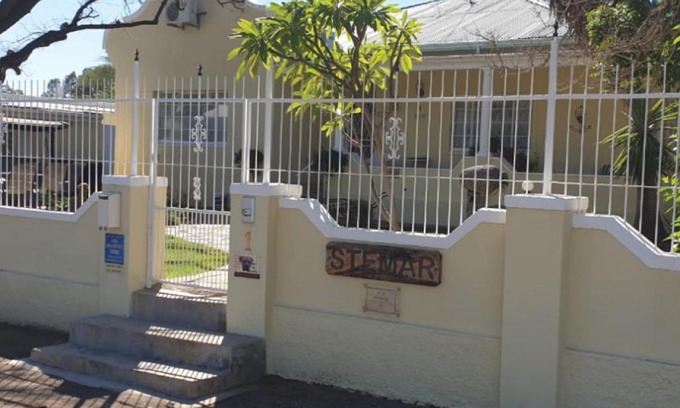 Graaff-Reinet House | Pet-Friendly Stemar Self Catering with Family Amenities