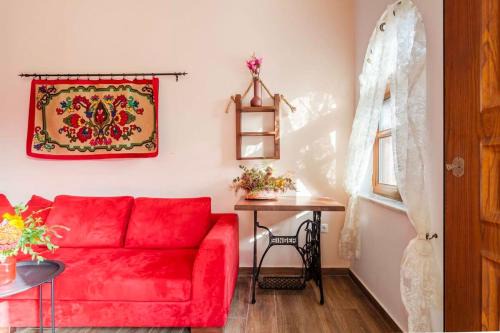 Trikolonoi Apartment | Inviting Stemnitsa Stone Residence - Family-Friendly Retreat