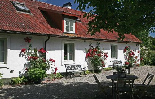 Kivik Apartment | Oceanfront Stenrosgården: Guest Rated 9.4/10 Family Retreat