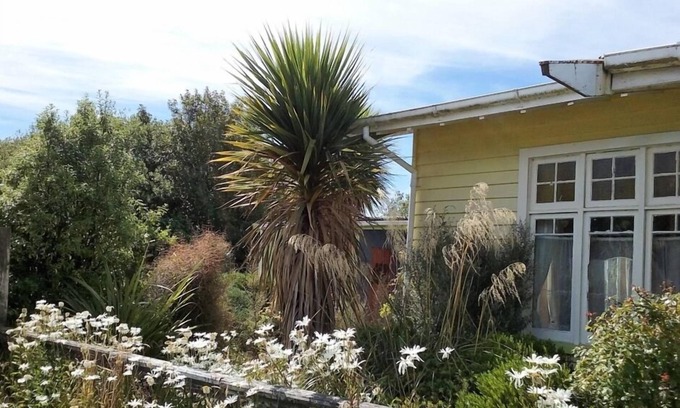 Tuatapere House | Experience Timeless Comfort at Aunt Tui's Oceanfront Retreat