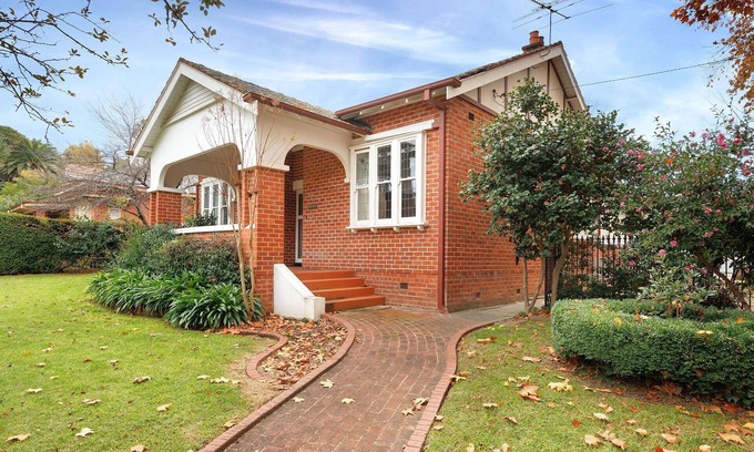 Albury House | Experience Comfort at Dean: Three Bedroom Home Awaits