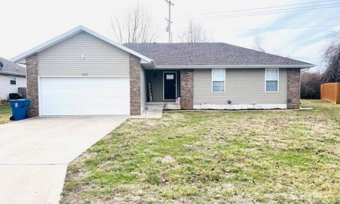Ozark House | Experience Tranquil Brookshire: Pet-Friendly & Breakfast Included