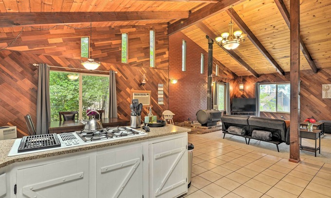 Salyer Cottage | Accessible Hawkins Bar Home Near Trinity River With Kitchen