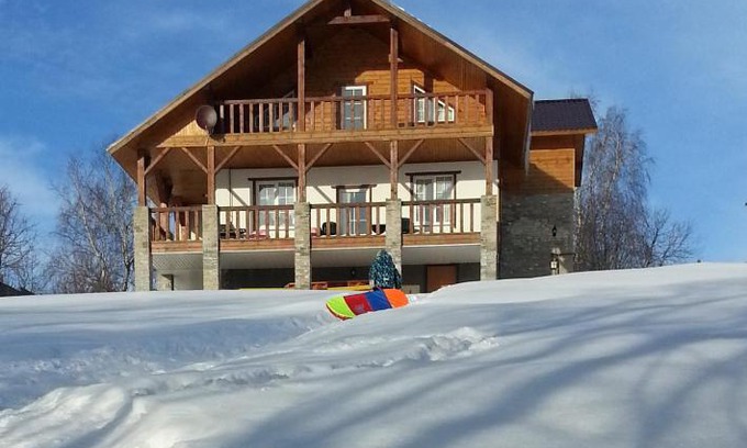 Strekovo Ski Chalet | Stepanovodom: Family-Friendly Retreat with Hot Tub & Breakfast