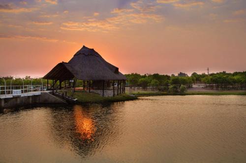 Harare Hotel | Relax at Stephen Margolis Resort with Family-Friendly Amenities