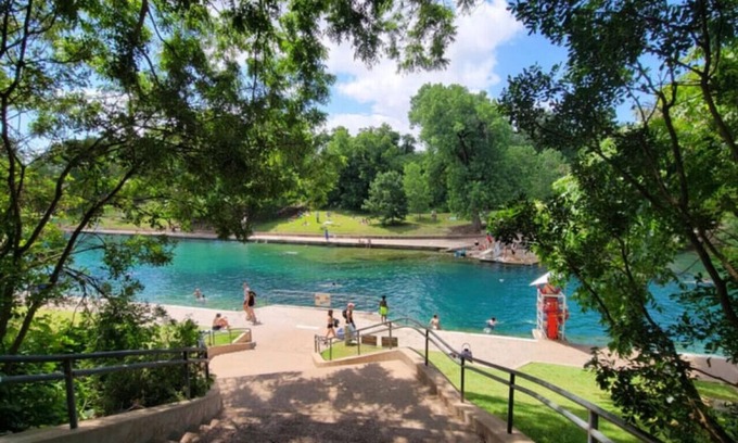 North University House | Prime Location Near Live Music & Family-Friendly Amenities