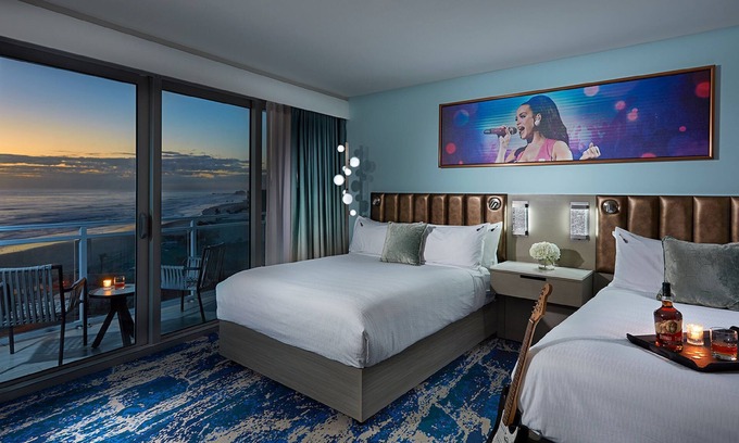East Daytona Hotel | Convenient Getaway Near Daytona Beach with Pool & Pets Welcome