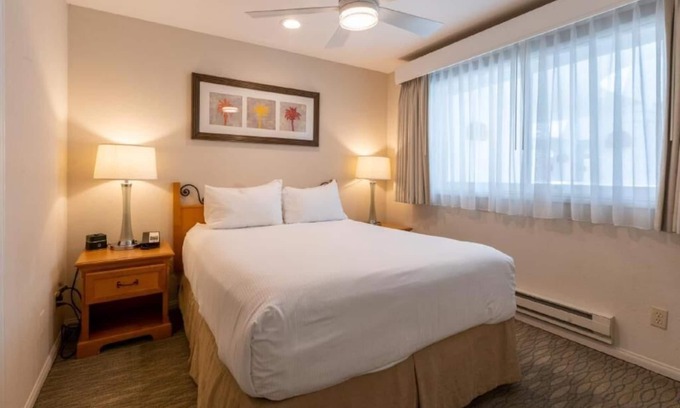 San Clemente Hotel | Ideal Location with Kitchen & Ocean View – Rated 10/10