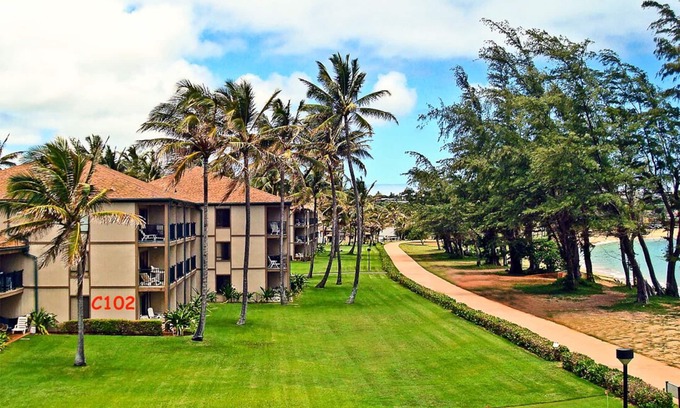 Kapaa Condo | Beachside Oasis: Premium Oceanfront Condo with Great Amenities