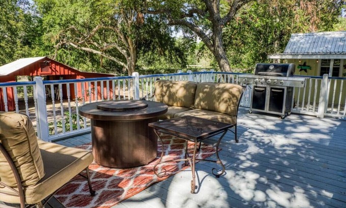La Grange House | Convenient Stay Just Steps from LaGrange Downtown Square