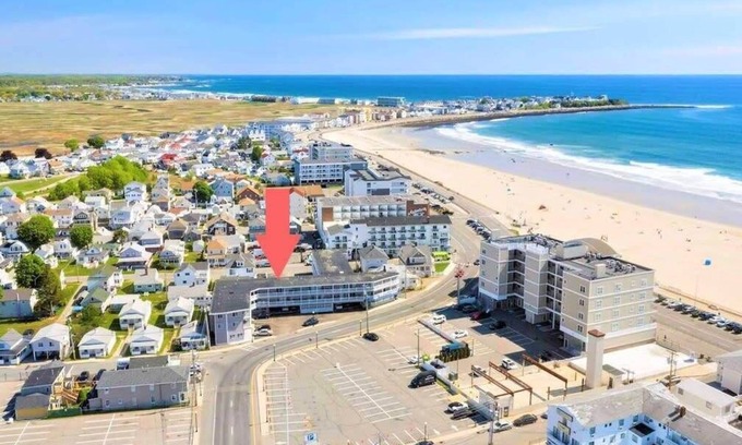 Hampton Condo | Rising Tides: Oceanfront Escape with Pool & Breakfast