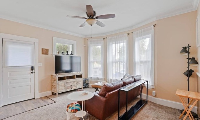 Spokane House | Family-Friendly 3BR Near Podium with Free Parking