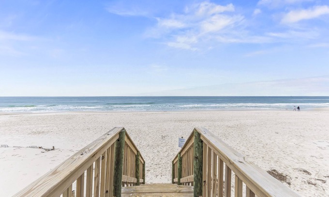 Gulf Shores Cottage | Beachside Oasis with Pool and Pier Access on Little Lagoon