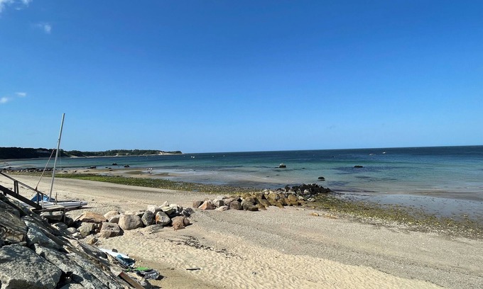 Cedar Bushes Cottage | Beachside Cottage in Plymouth, MA with Spa and Hot Tub
