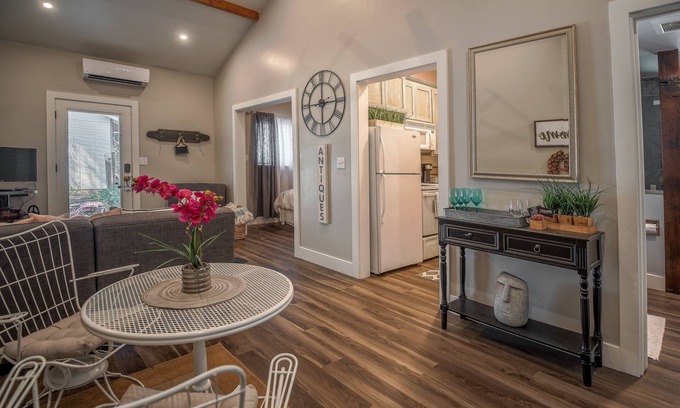 Murphys Cottage | Discover The Hillbilly Hideaway: Steps From Downtown Murphys