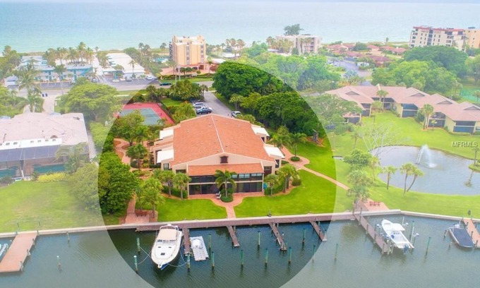 Longboat Key Condo | Picture-Perfect Bay Views Steps from the Water