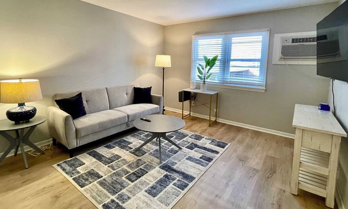 Joslyn Castle Apartment | Pet-Friendly Cathedral 1: Steps from UNMC Campus