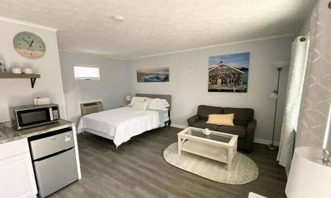 Wells Beach Condo | Cozy Oceanfront Retreat: Bellevue by the Sea Awaits You