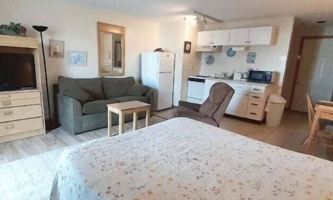 Wells Beach Condo | Beachside Bliss: Bellevue by the Sea Near Wells Beach