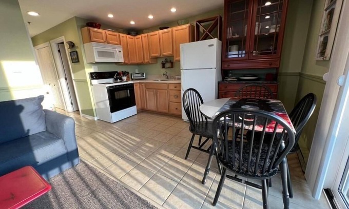 Wells Beach Condo | Seaside Retreat: Bellevue by the Sea Near Wells Beach