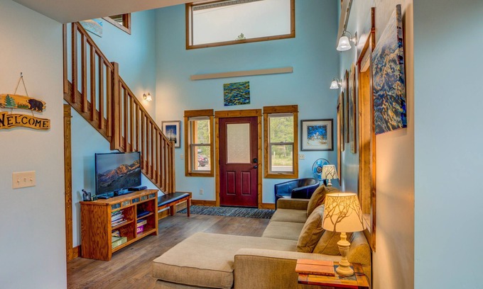 West Yellowstone House | Unforgettable Stay Steps from Yellowstone - Barnes on Boundary