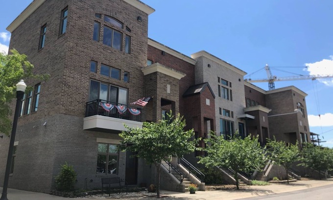 Downtown Apartment | Steps to Bentonville Square: Top-Rated Hotel with Spa Amenities