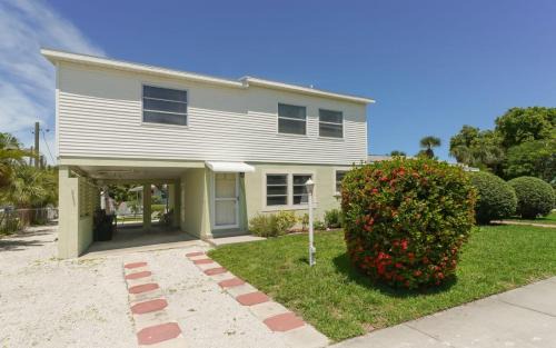Siesta Key Village House | Unmatched Location Steps from Siesta Beach - 10/10 Rated!