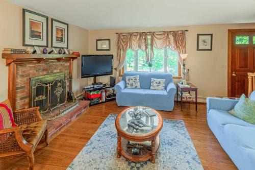 Barnstable County House | Ideal Pet-Friendly West Yarmouth Retreat Near Beaches!