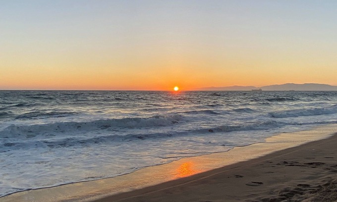 El Segundo House | Steps to Manhattan Beach: Guest Rated 9.6, Pet-Friendly Retreat
