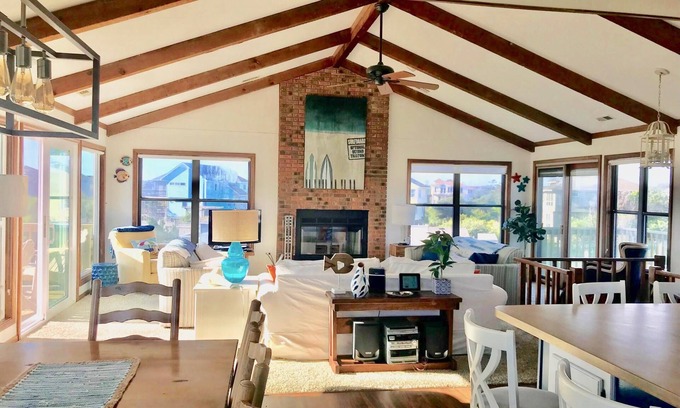 Duck House | Ocean View Retreat: Modern Stay by the Beach in Duck