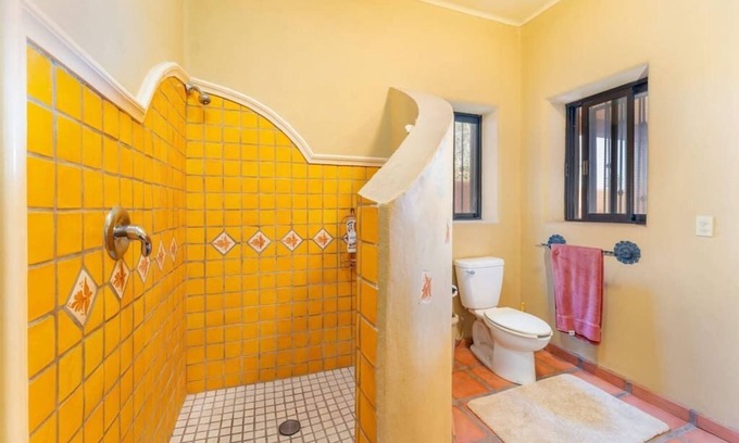 Loreto House | Beachside Retreat: Pet-Friendly, Spa Access & 10/10 Rating