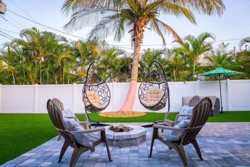 Cleggmoor House | Steps to Beach with Game Room & Putting Green Fun!