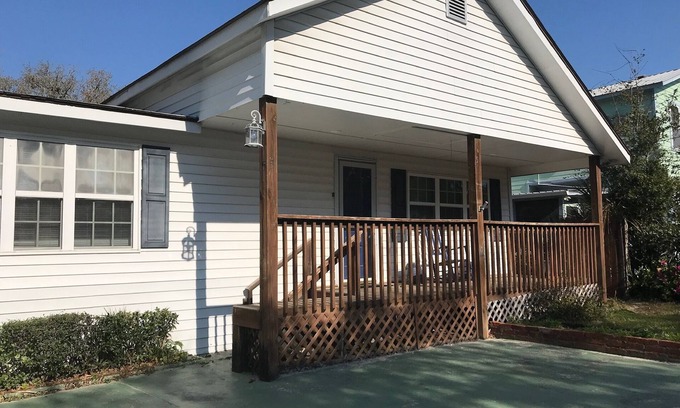 Tybee Island Cottage | Pet-Friendly Retreat Steps from Beach and Dining