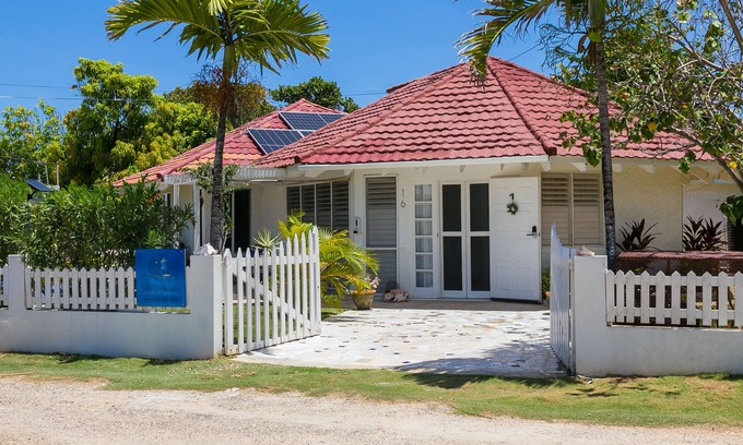 Silver Sands Villa | Beachfront Cottage with Ocean View & Kitchen Amenities