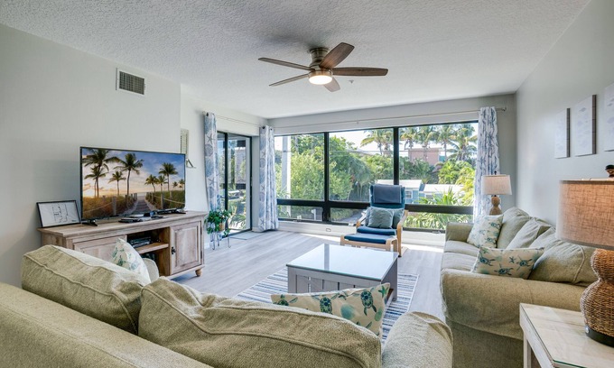 Holmes Beach Condo | Oceanfront Tropical Sunset 1: Guest Rated 10/10 Retreat
