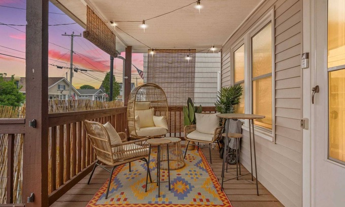 Hampton House | Beachside Retreat with Fireplace and Ocean View at Pat's Porch
