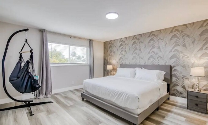 Florida North Atlantic Coast Condo | Beachfront Escape with Hot Tub & Pet-Friendly Perks