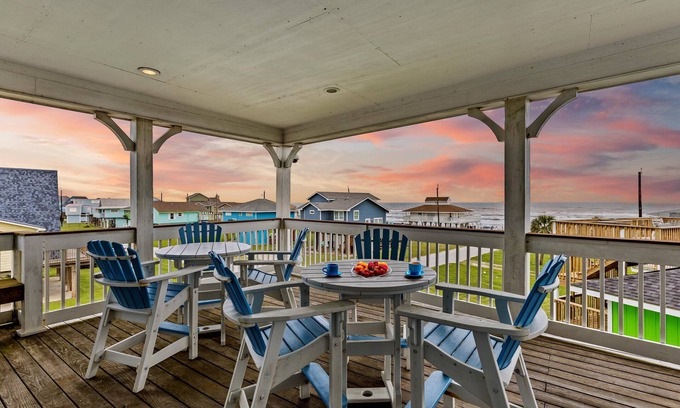 Bermuda Beach House | Beachfront Bliss: Cozy Retreat with Incredible Gulf Views