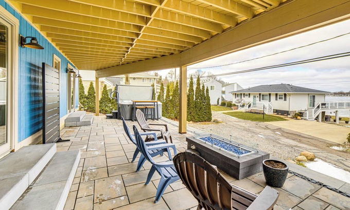 Clarklake Apartment | Steps to Clark Lake: Cozy Apartment w/Hot Tub